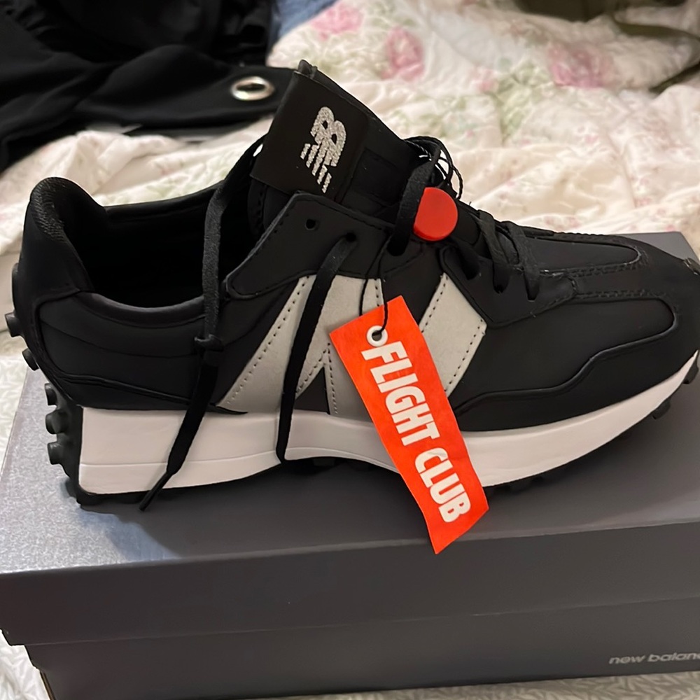 Womens New Balance 327 trainers